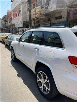 جیپ گراند شیرۆکی